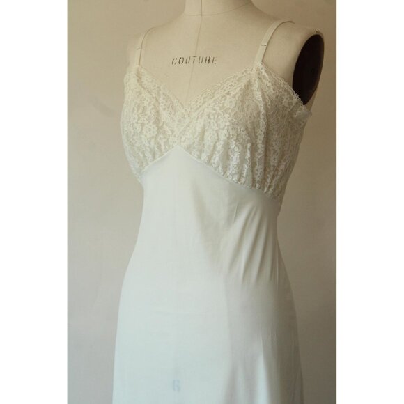 Vintage 1950s Van Raalte Nylon Full Slip, Sauvette, Ivory with Embroidered Lace - Picture 8 of 10